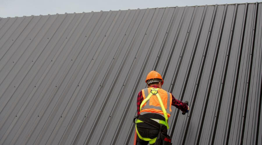 Professional gutter cleaning in Pomfret Center, CT